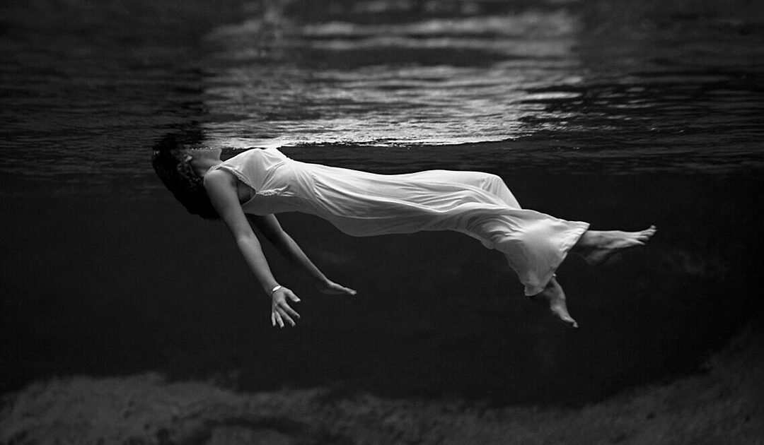 Is tarot therapy? Why the distinction matters (and why it’s messy)